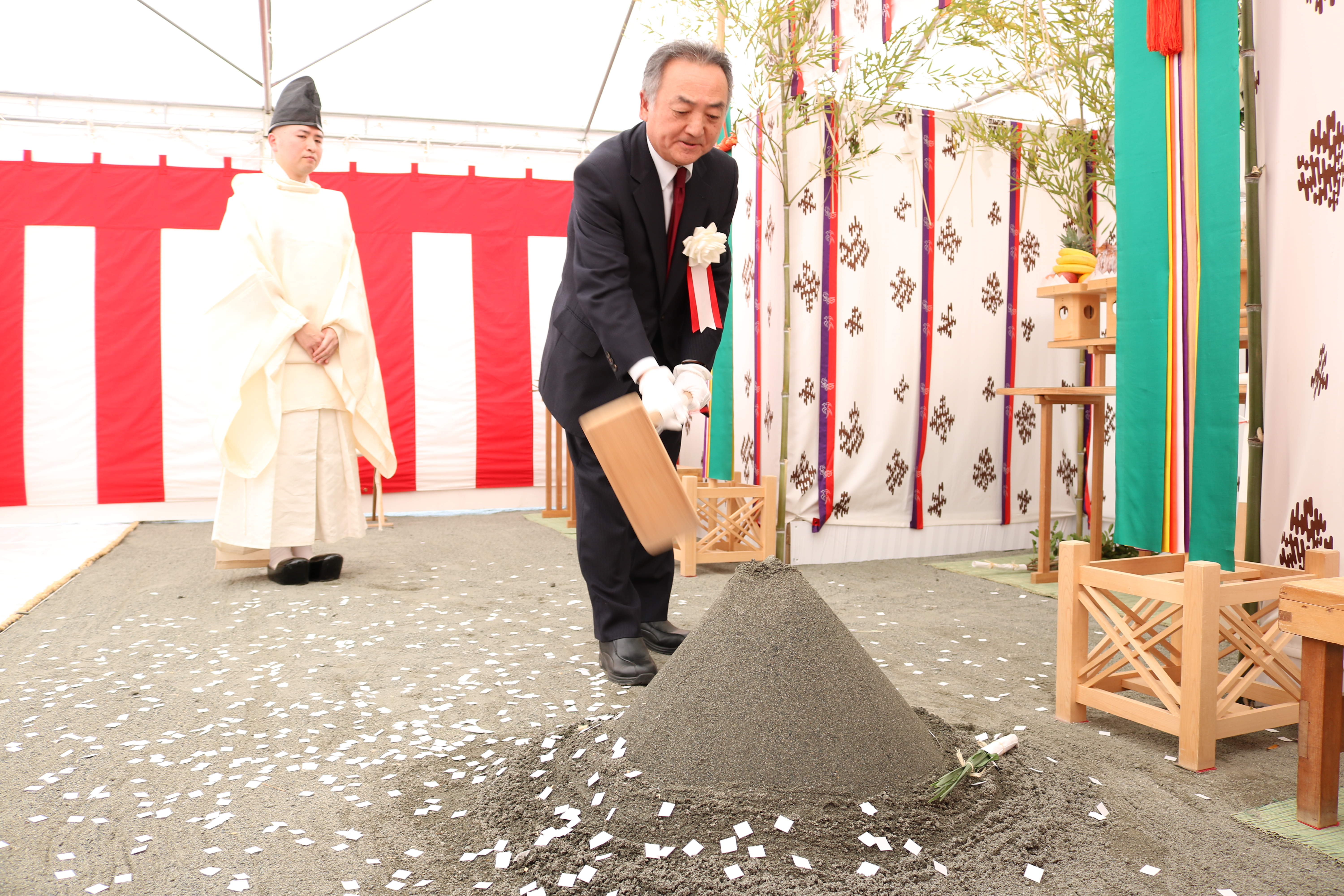 加住町・宮下町土地区画整理組合 田上勝也 理事長による鎌入れの儀